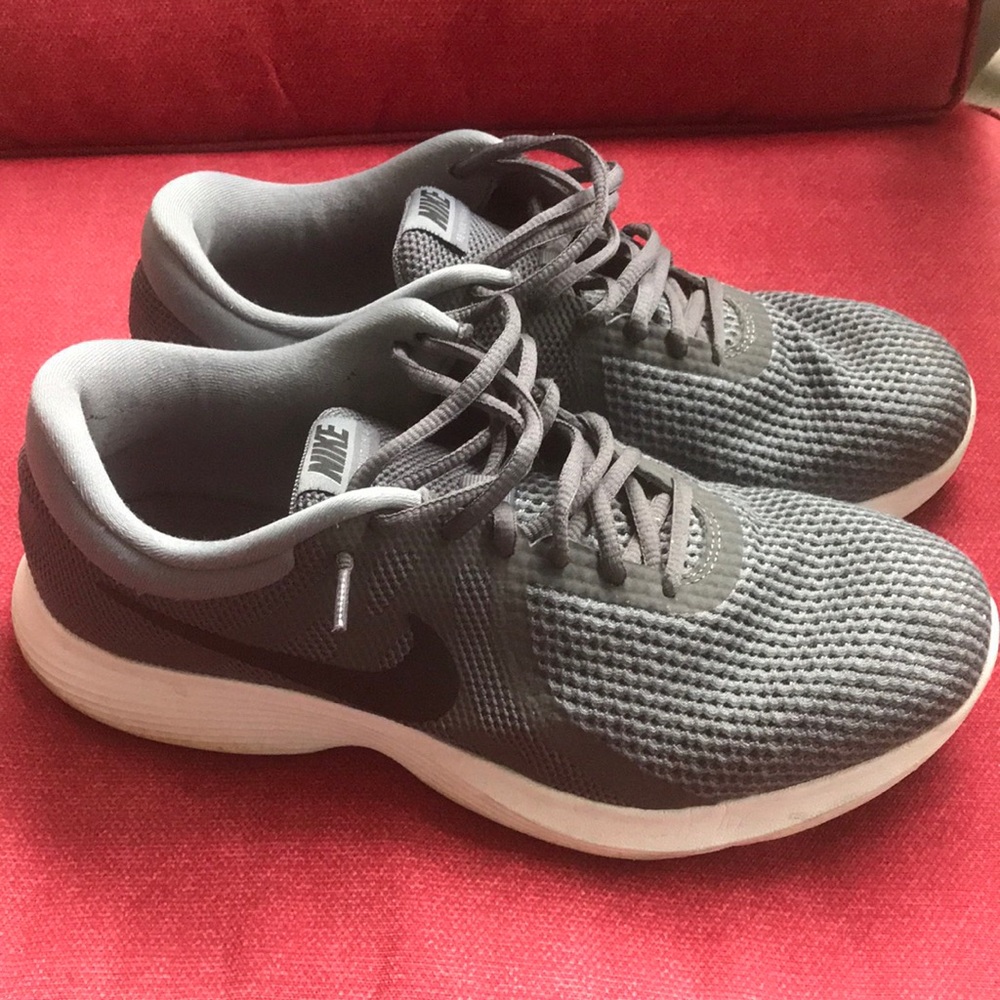 Men’s Nike Revolution 4 Gray Sneakers
